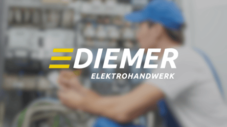 Marketing Agentur viminds hat einen Website Relaunch von Elektro Diemer gemacht. Das Teaserbild zeigt im Hintergrund einen Elektromonteur und im Vordergrund das Logo des Unternehmens Diemer Elektrohandwerk