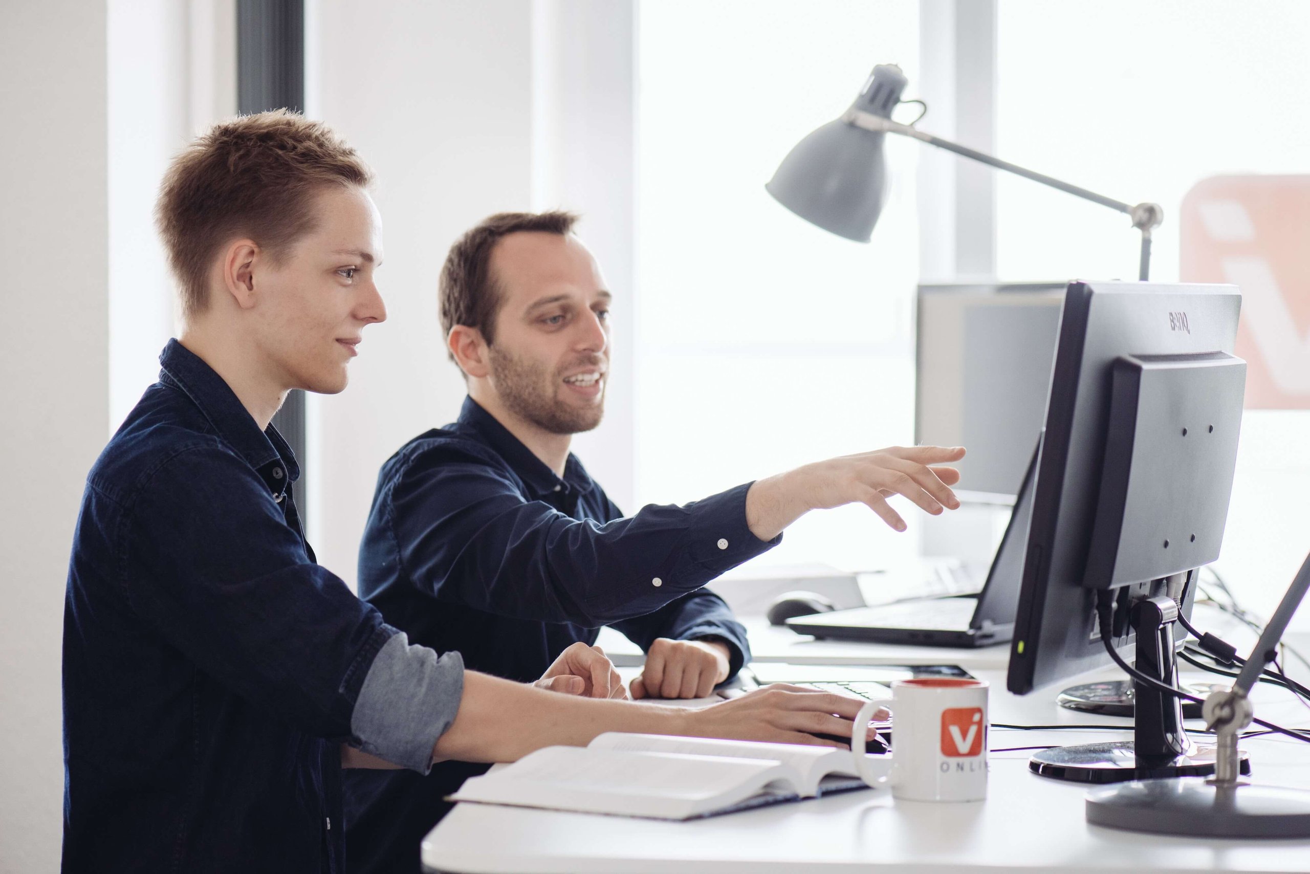 HubSpot und CRM Beratung von 2 Entwicklern der Digitalagentur viminds