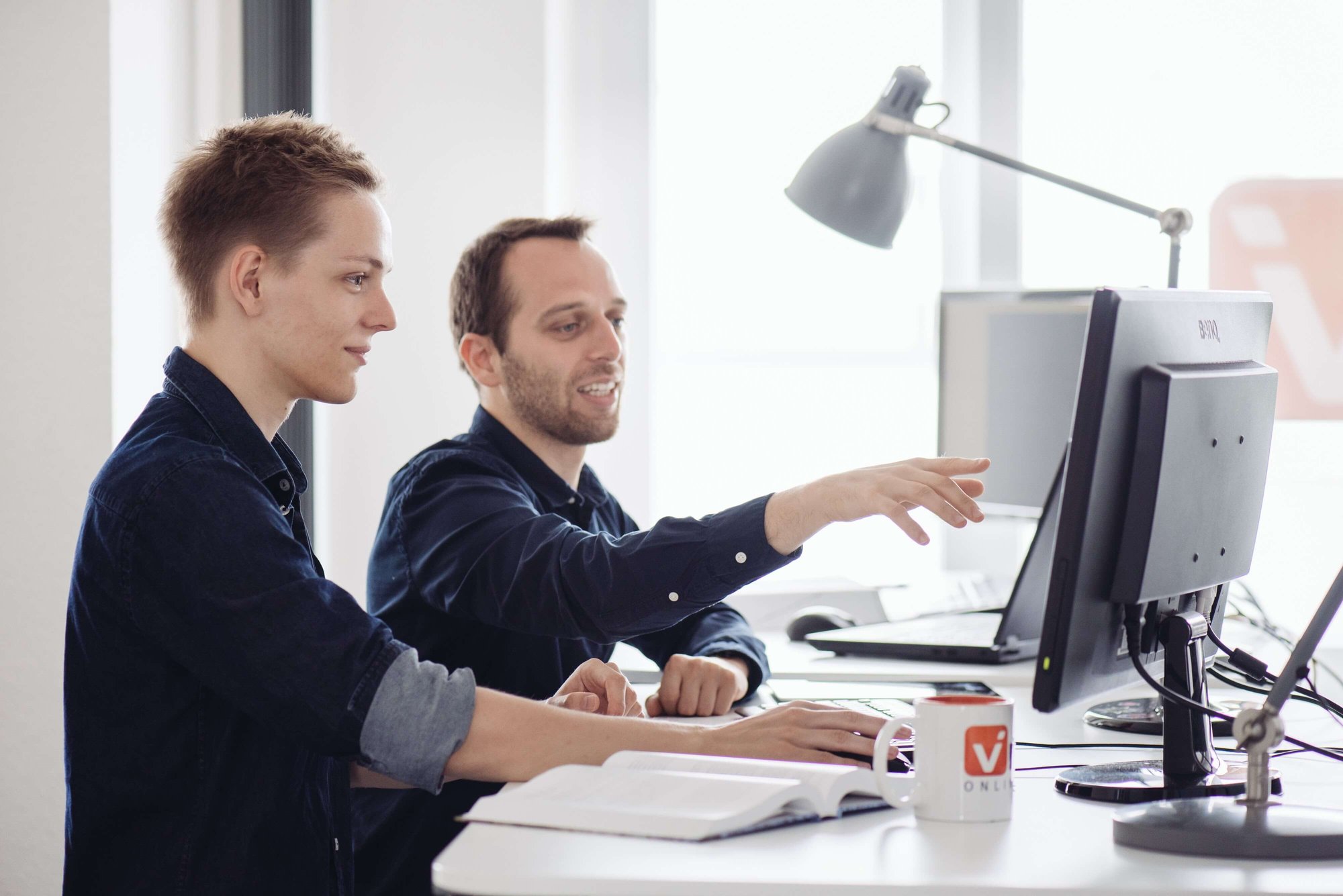 Suchst du eine professionelle Online Marketing Agentur in der Nähe? viminds ist regional in Rostock und überregional im gesamten DACH-Raum für dich da.